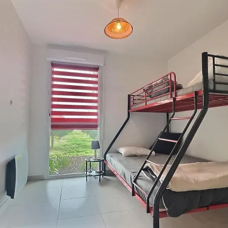 Climatise, Moderne Avec Terrasses A 500m De La Serignan