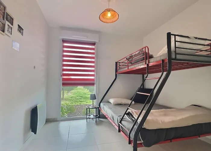 Climatise, Moderne Avec Terrasses A 500m De La Sérignan