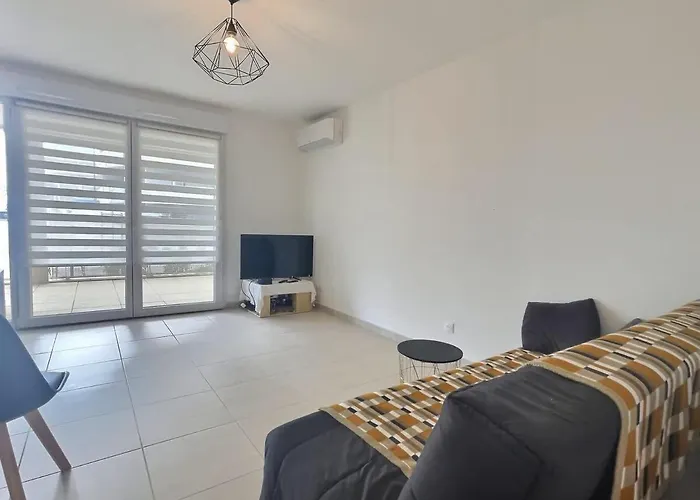 Climatise, Moderne Avec Terrasses A 500m De La דירה