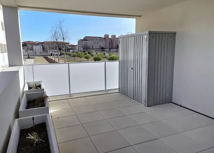 Climatise, Moderne Avec Terrasses A 500m De La Sérignan